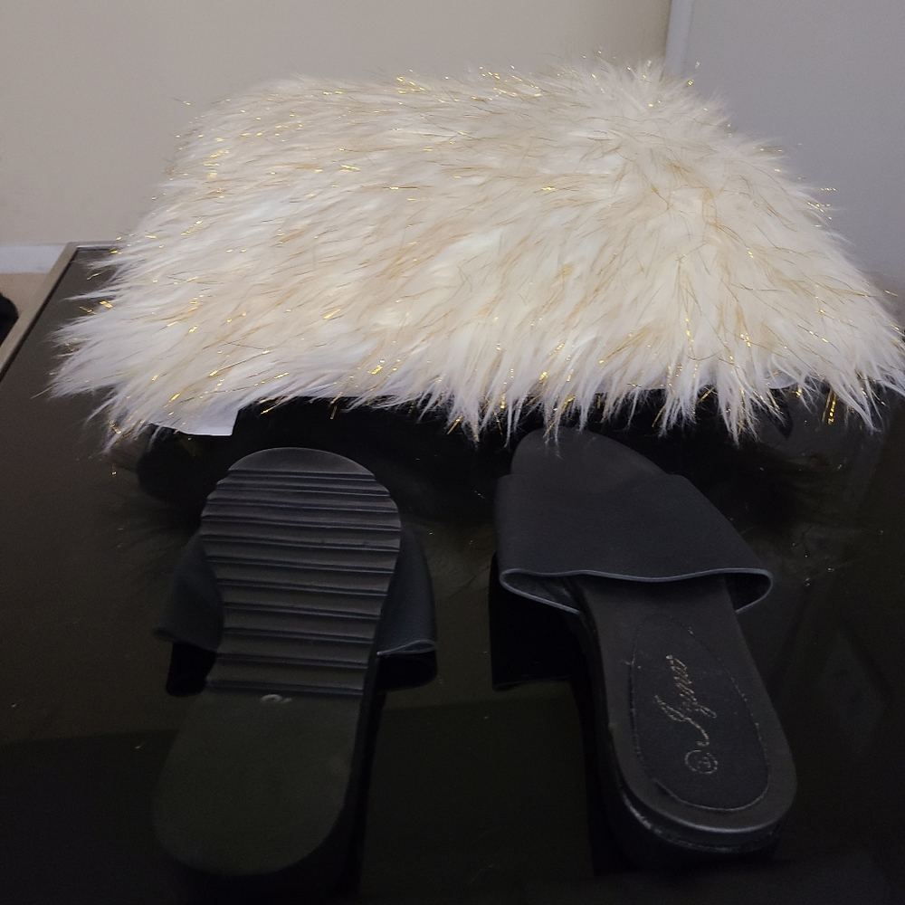 Slippers - Picture 2 of 2